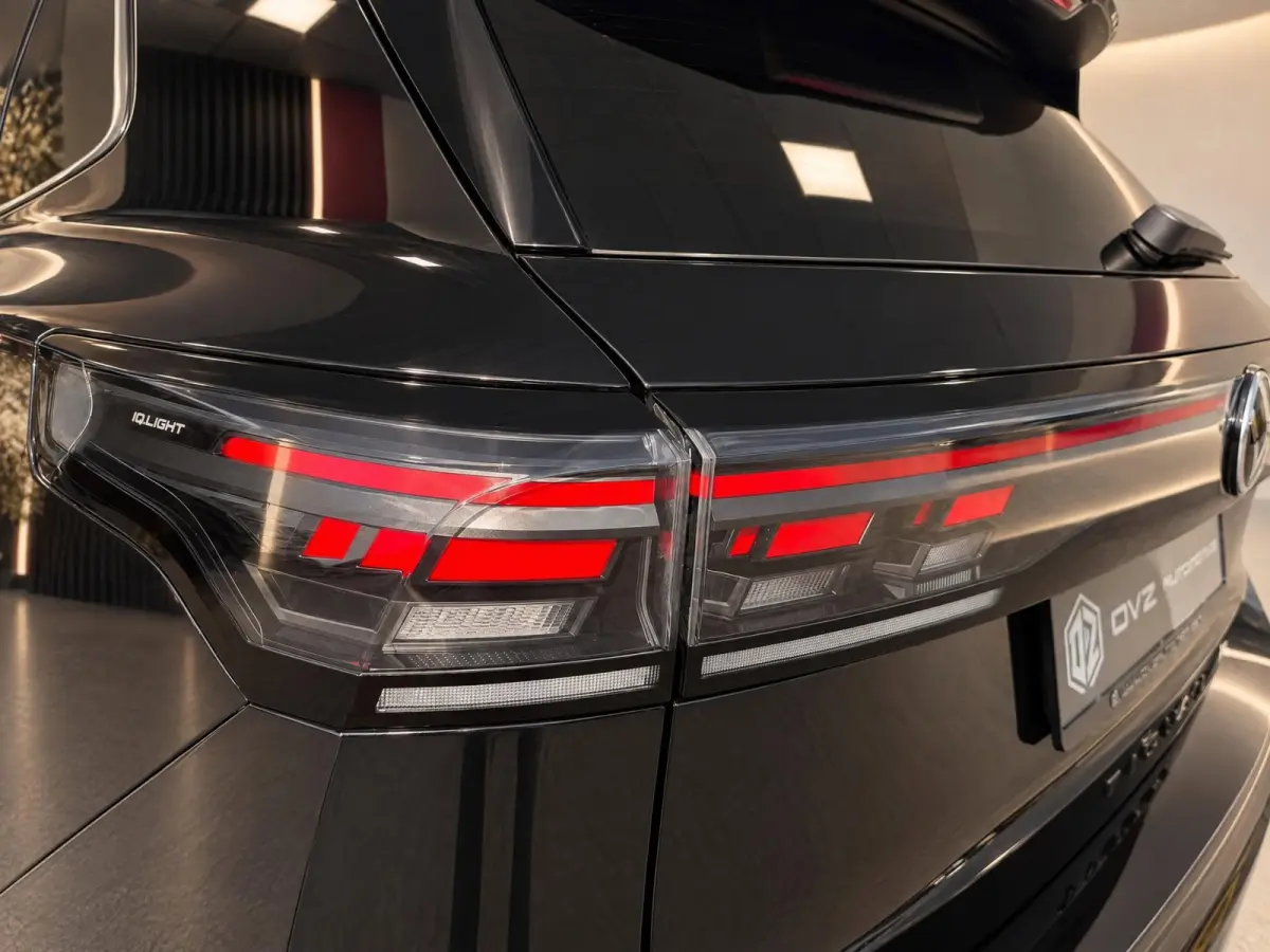 1.5 eHybrid R-Line Edition | Pano | Surround view | Black pack | H/K Sound | Trekhaak | BTW