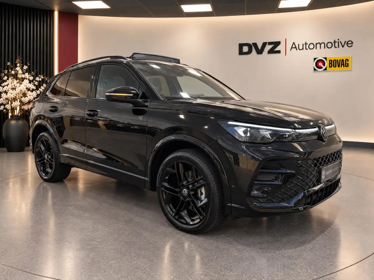 1.5 eHybrid R-Line Edition | Pano | Surround view | Black pack | H/K Sound | Trekhaak | BTW