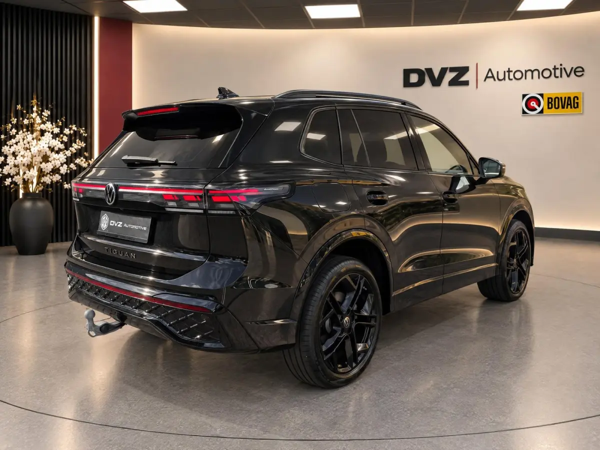 1.5 eHybrid R-Line Edition | Pano | Surround view | Black pack | H/K Sound | Trekhaak | BTW