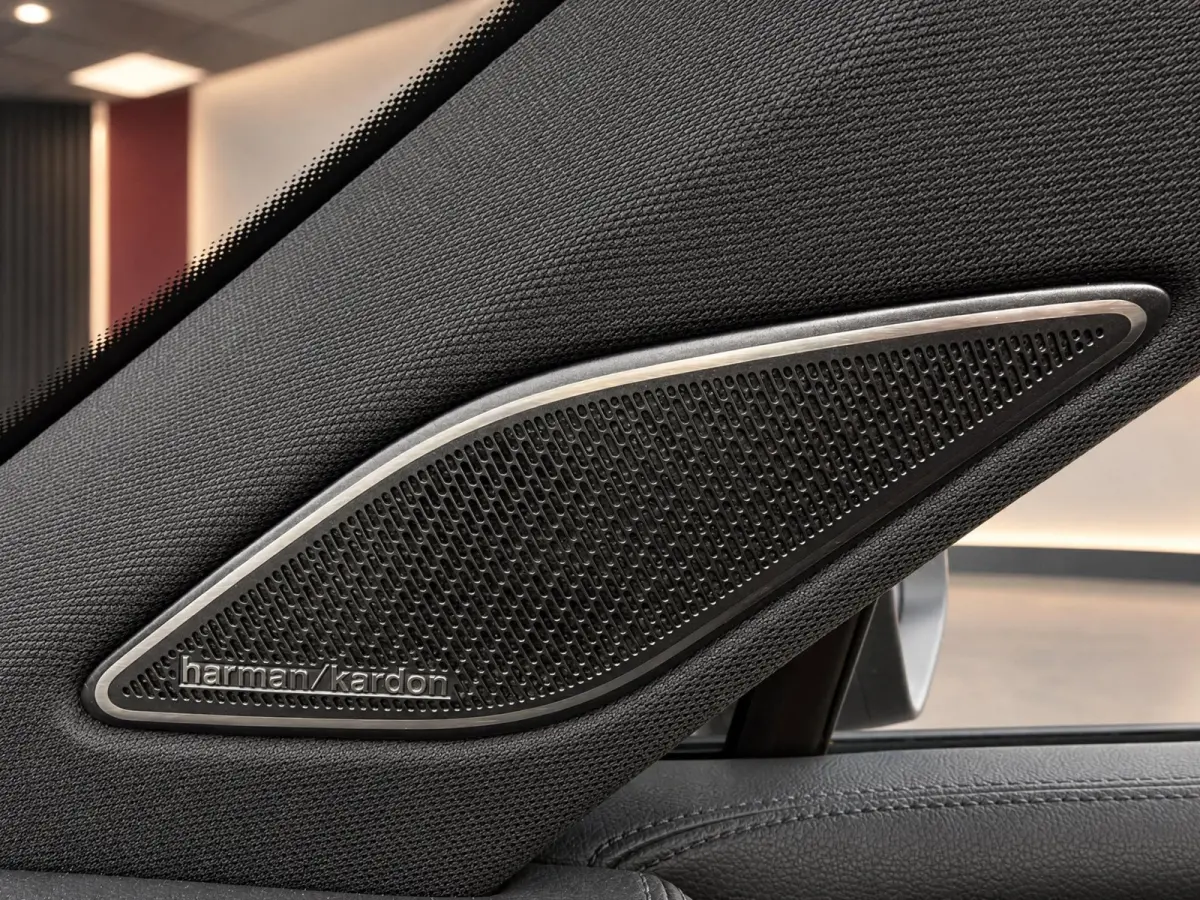 1.5 eHybrid R-Line Edition | Pano | Surround view | Black pack | H/K Sound | Trekhaak | BTW