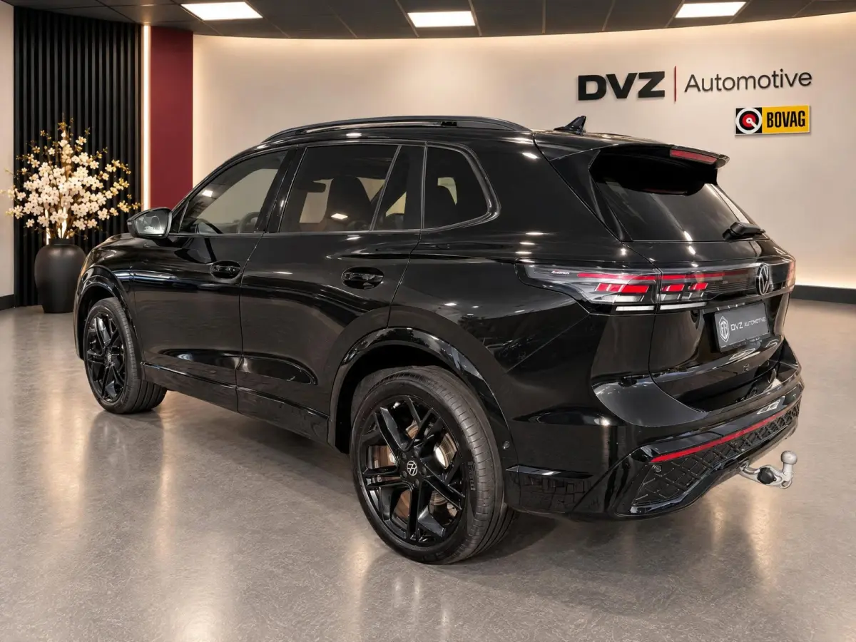 1.5 eHybrid R-Line Edition | Pano | Surround view | Black pack | H/K Sound | Trekhaak | BTW