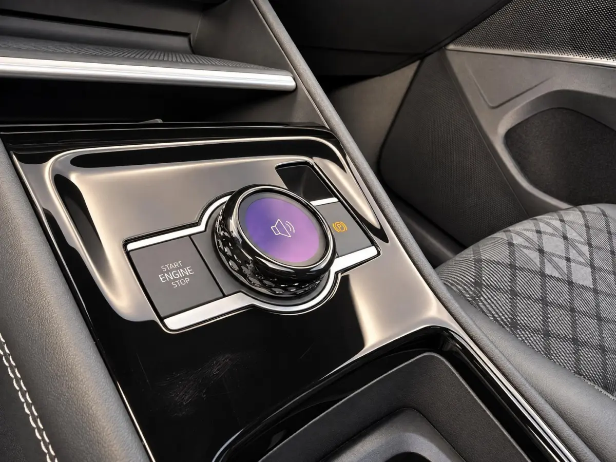 1.5 eHybrid R-Line Edition | Pano | Surround view | Black pack | H/K Sound | Trekhaak | BTW