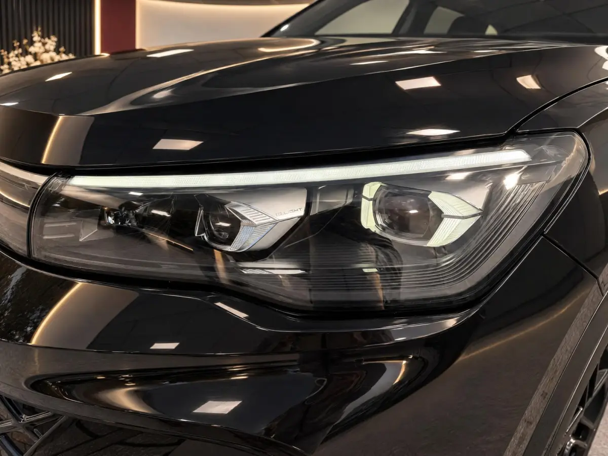 1.5 eHybrid R-Line Edition | Pano | Surround view | Black pack | H/K Sound | Trekhaak | BTW