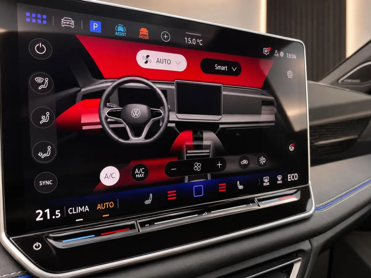1.5 eHybrid R-Line Edition | Pano | Surround view | Black pack | H/K Sound | Trekhaak | BTW