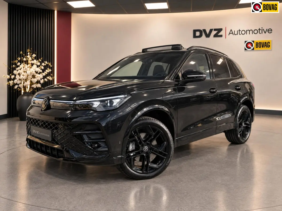 1.5 eHybrid R-Line Edition | Pano | Surround view | Black pack | H/K Sound | Trekhaak | BTW