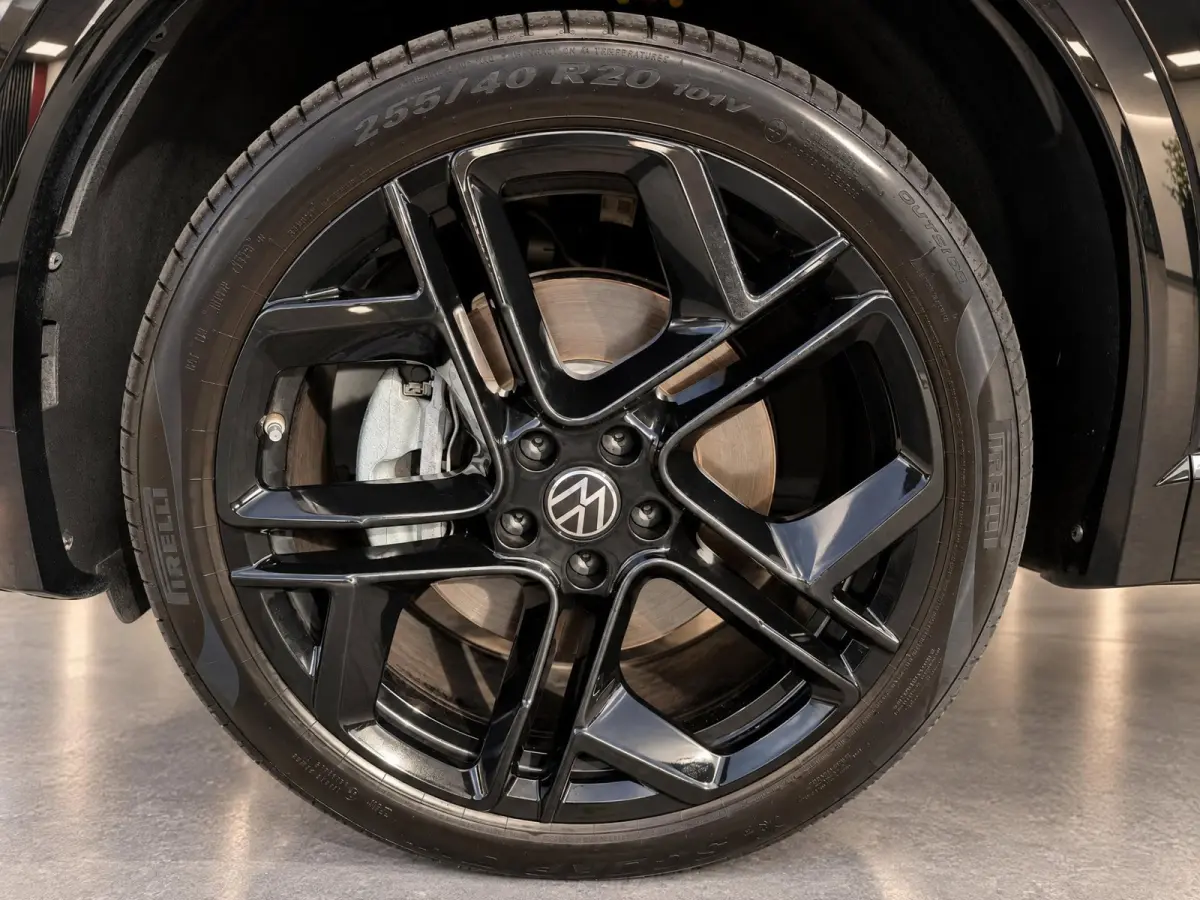 1.5 eHybrid R-Line Edition | Pano | Surround view | Black pack | H/K Sound | Trekhaak | BTW