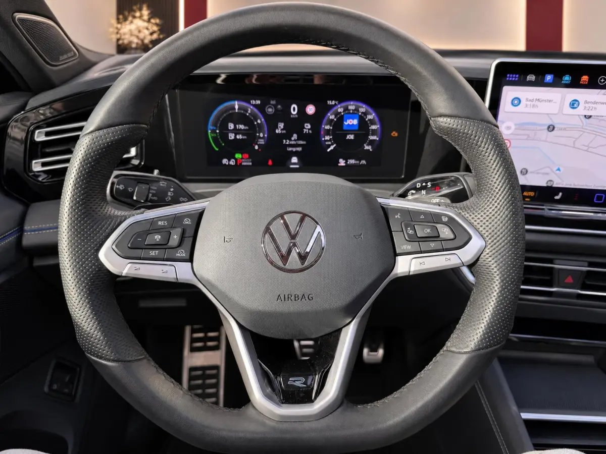 1.5 eHybrid R-Line Edition | Pano | Surround view | Black pack | H/K Sound | Trekhaak | BTW