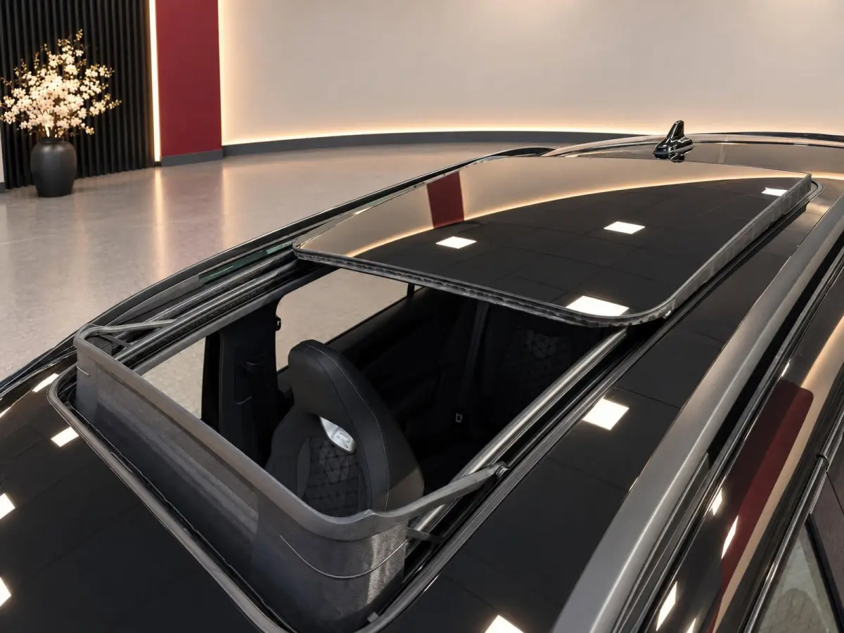 1.5 eHybrid R-Line Edition | Pano | Surround view | Black pack | H/K Sound | Trekhaak | BTW