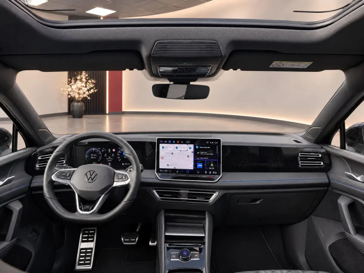 1.5 eHybrid R-Line Edition | Pano | Surround view | Black pack | H/K Sound | Trekhaak | BTW
