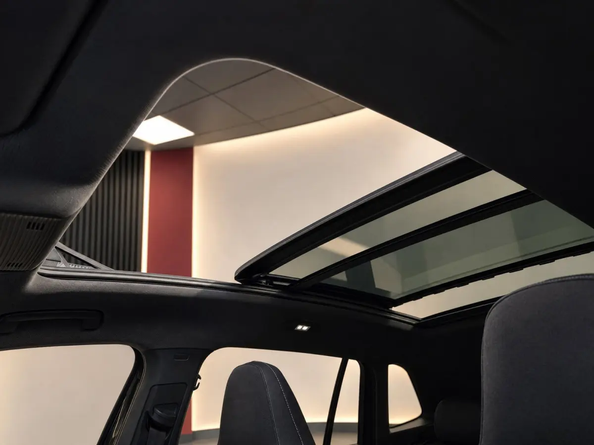 1.5 eHybrid R-Line Edition | Pano | Surround view | Black pack | H/K Sound | Trekhaak | BTW