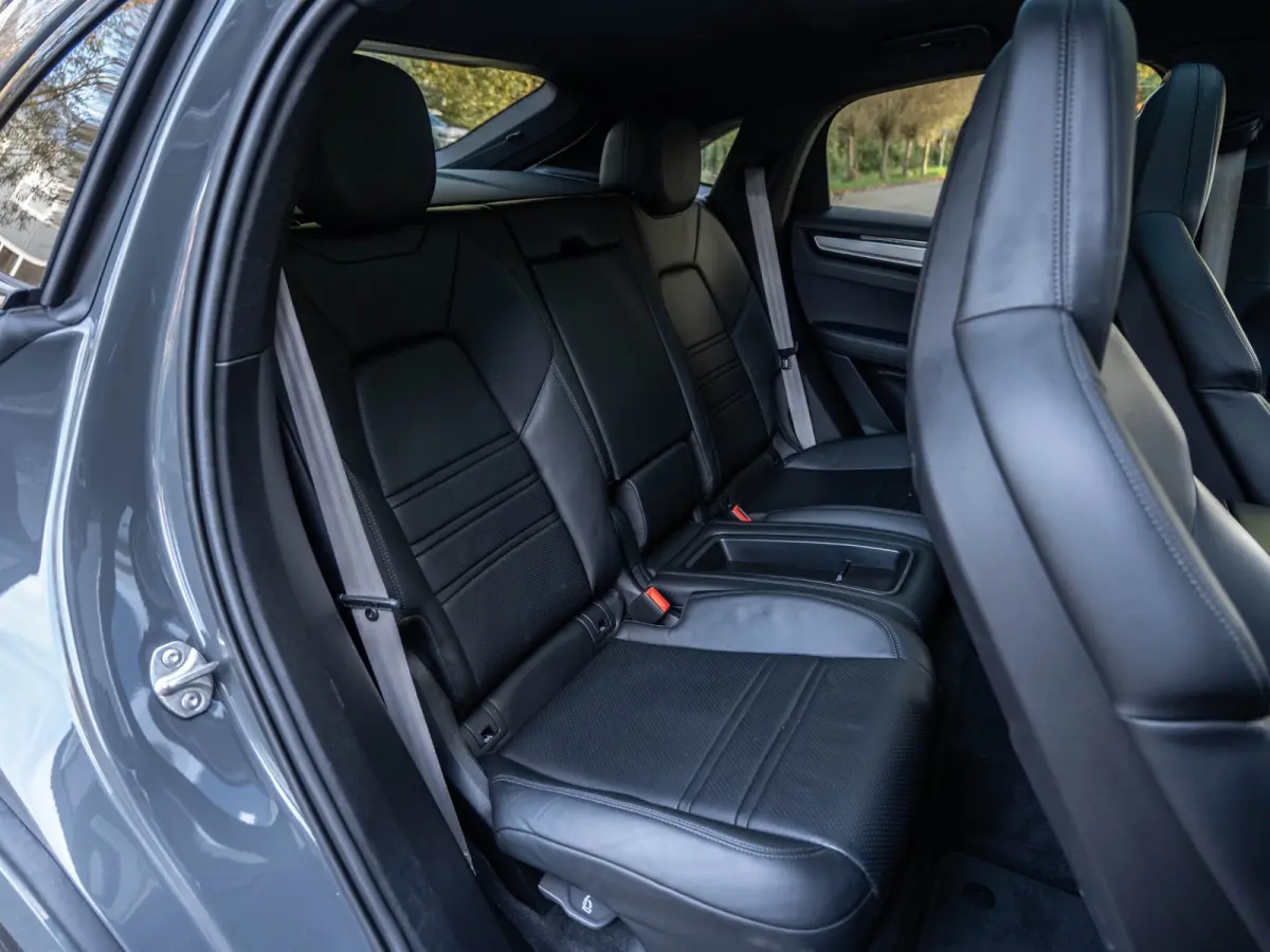 3.0 E-Hybrid Platinum Edition Pano/Keyless/Memory/NL