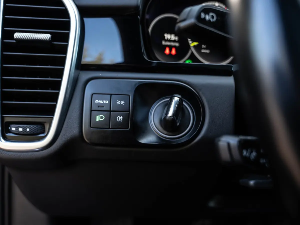 3.0 E-Hybrid Platinum Edition Pano/Keyless/Memory/NL