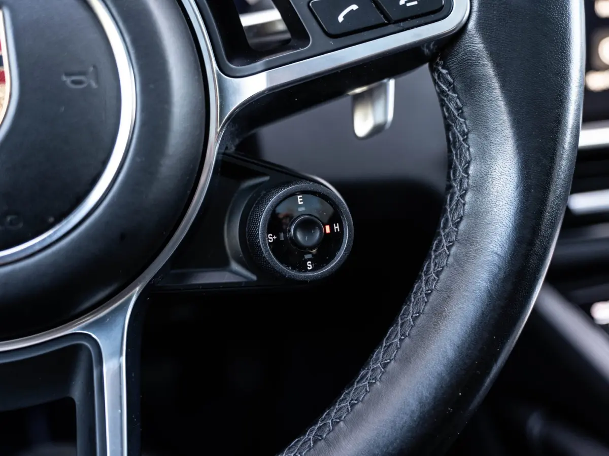 3.0 E-Hybrid Platinum Edition Pano/Keyless/Memory/NL