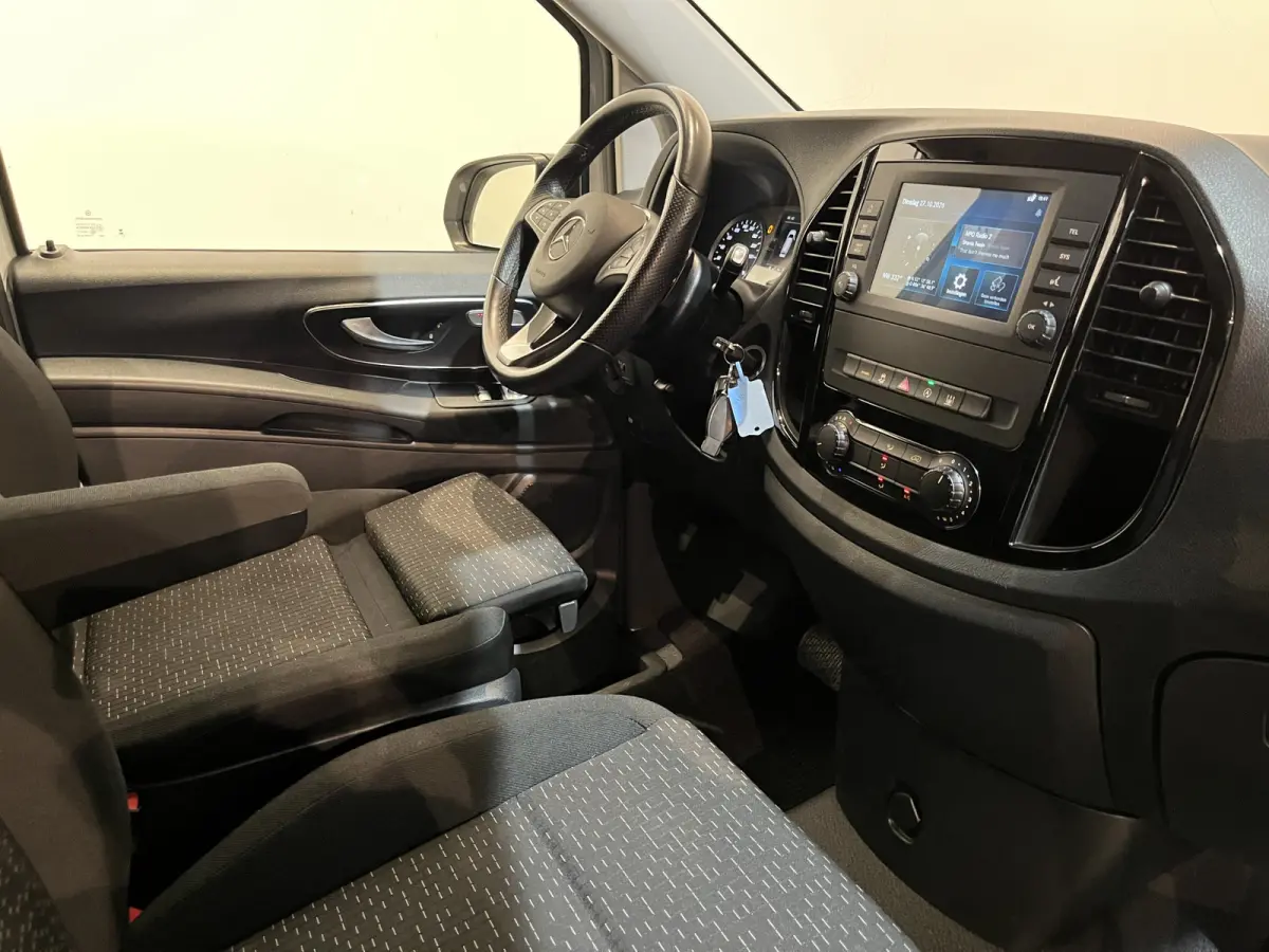 114 CDI L1 Pro RWD Automaat Servicebus / Sortimo Inrichting / Euro 6 / Schuifdeur L + R / 220V. / Airco / Cruise Control / Camera / CarPlay / Trekhaak / Klep / 3-Zits
