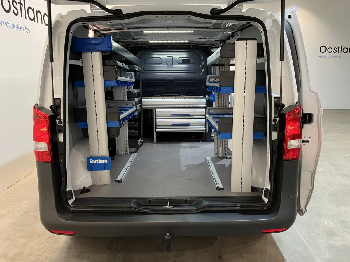 114 CDI L1 Pro RWD Automaat Servicebus / Sortimo Inrichting / Euro 6 / Schuifdeur L + R / 220V. / Airco / Cruise Control / Camera / CarPlay / Trekhaak / Klep / 3-Zits