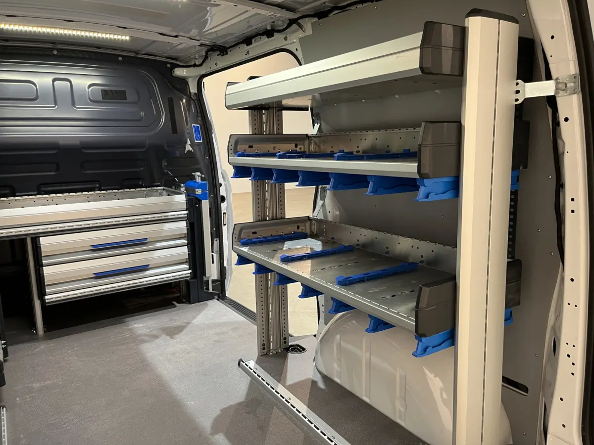 114 CDI L1 Pro RWD Automaat Servicebus / Sortimo Inrichting / Euro 6 / Schuifdeur L + R / 220V. / Airco / Cruise Control / Camera / CarPlay / Trekhaak / Klep / 3-Zits