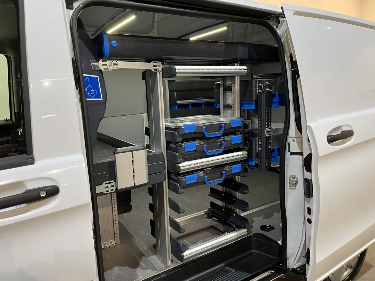 114 CDI L1 Pro RWD Automaat Servicebus / Sortimo Inrichting / Euro 6 / Schuifdeur L + R / 220V. / Airco / Cruise Control / Camera / CarPlay / Trekhaak / Klep / 3-Zits