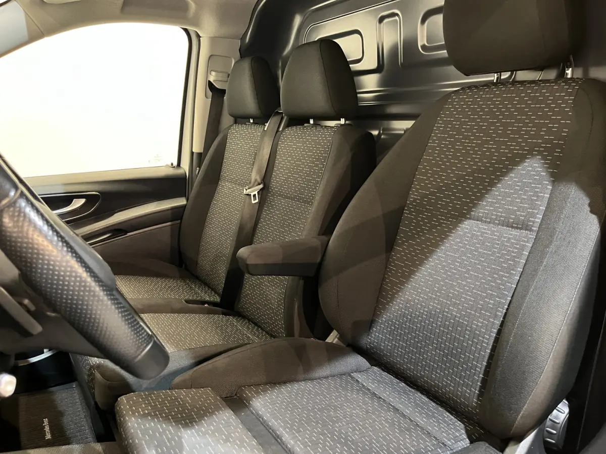 114 CDI L1 Pro RWD Automaat Servicebus / Sortimo Inrichting / Euro 6 / Schuifdeur L + R / 220V. / Airco / Cruise Control / Camera / CarPlay / Trekhaak / Klep / 3-Zits