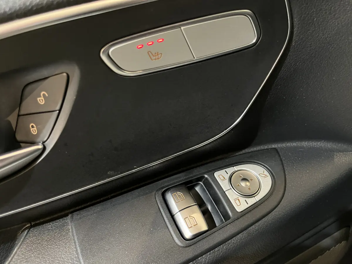 114 CDI L1 Pro RWD Automaat Servicebus / Sortimo Inrichting / Euro 6 / Schuifdeur L + R / 220V. / Airco / Cruise Control / Camera / CarPlay / Trekhaak / Klep / 3-Zits