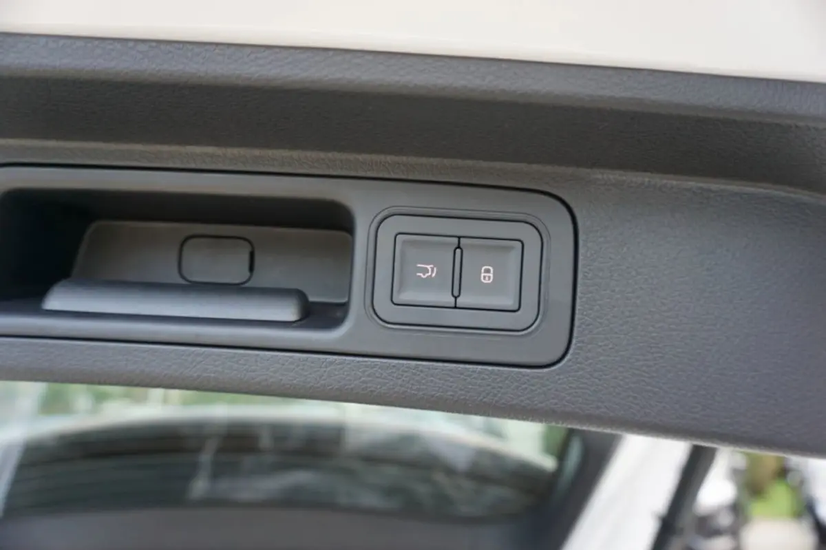 Boost 1.5 DM-i 218pk FWD Plug in Hybrid Panoramadak