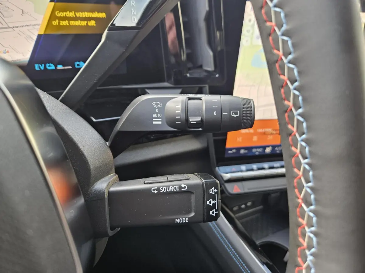 1.2 E-Tech full hybrid 200 Iconic Esprit Alpine BLAUW
