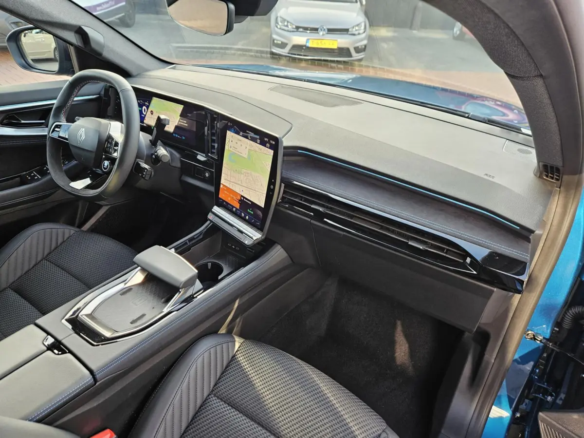 1.2 E-Tech full hybrid 200 Iconic Esprit Alpine BLAUW