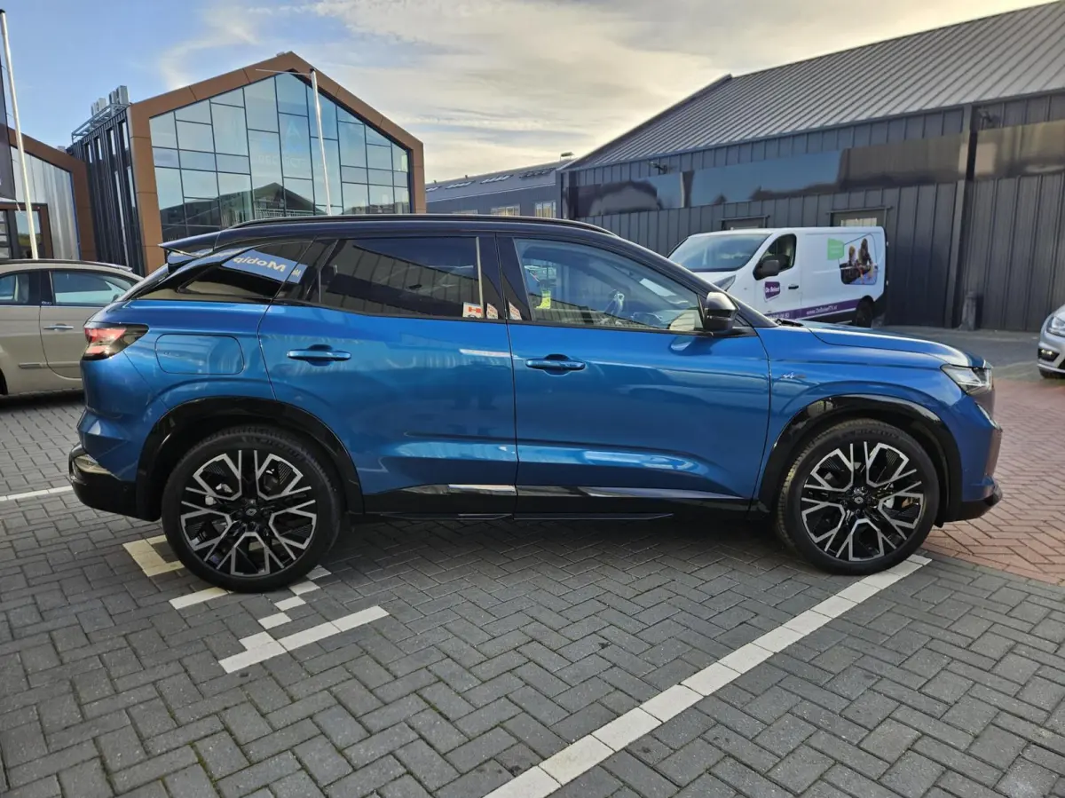 1.2 E-Tech full hybrid 200 Iconic Esprit Alpine BLAUW