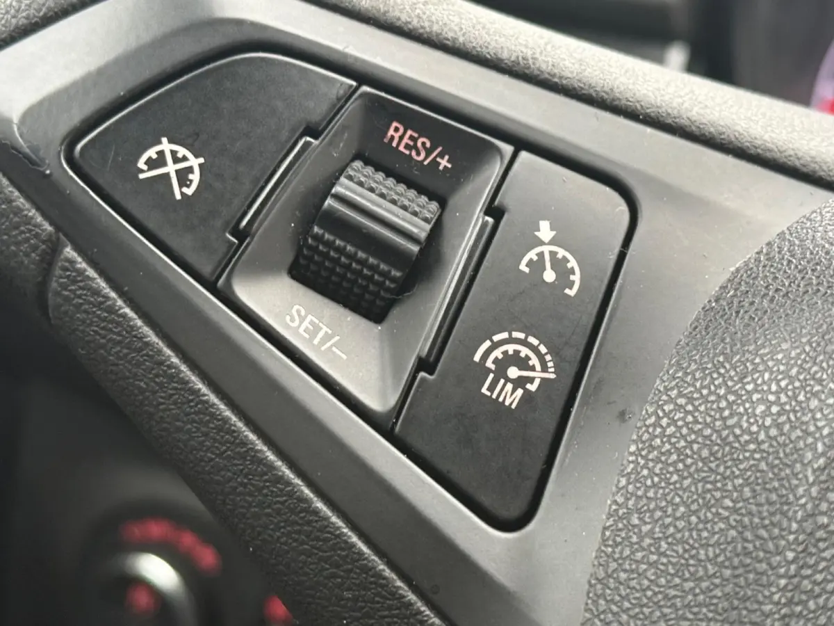 1.2 Black Edition 5drs - Black Phantom Pearl - Nav/Cruise/Bleutooth