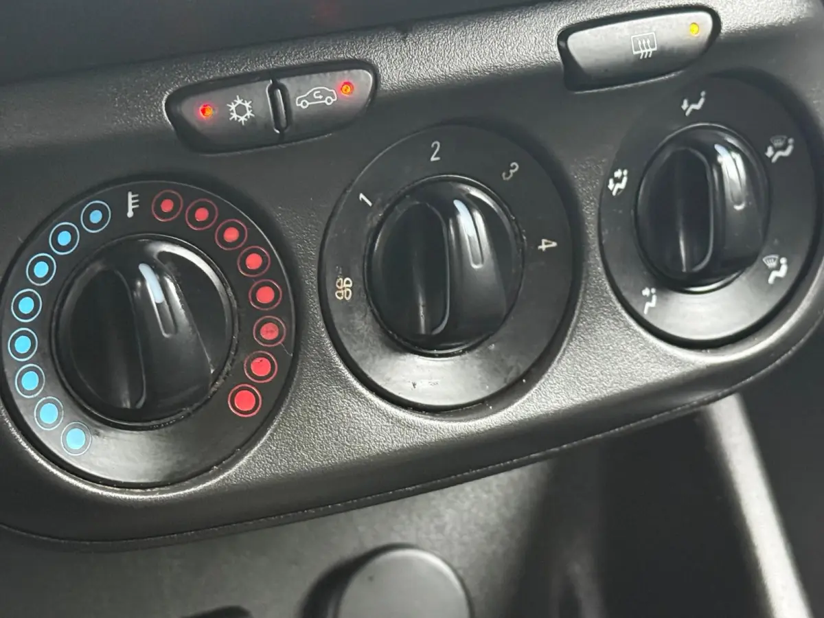 1.2 Black Edition 5drs - Black Phantom Pearl - Nav/Cruise/Bleutooth