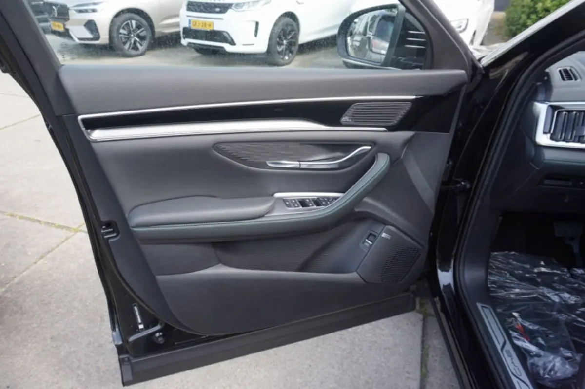 Boost 1.5 DM-i 323pk AWD Plug in Hybrid Design Panoramadak