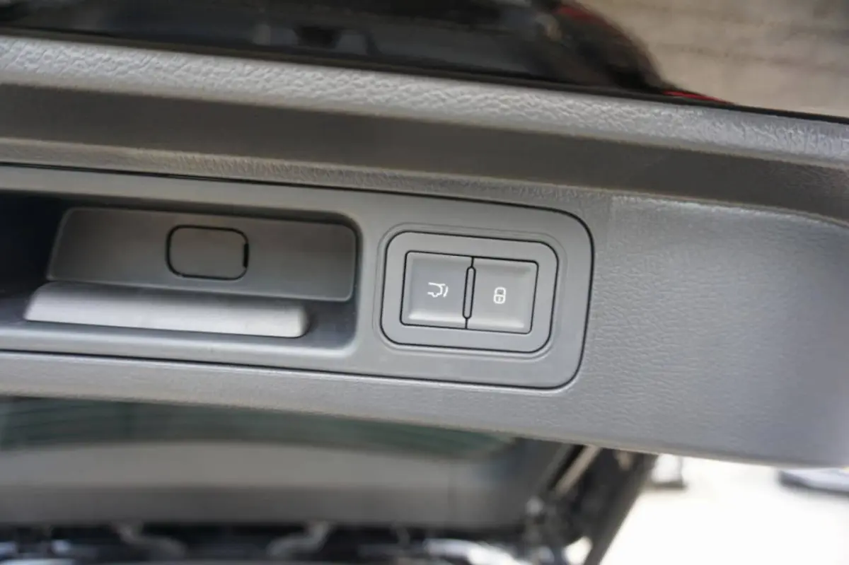 Boost 1.5 DM-i 323pk AWD Plug in Hybrid Design Panoramadak