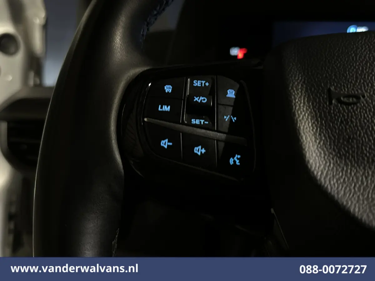 2.0 TDCI 136pk L2H1 Euro6 Airco | Camera | Navigatie | Apple Carplay | LED | Cruisecontrol Android Auto, Stoelverwarming, Verwarmde voorruit, Verwarmbare Spiegels, Parkeersensoren, Bijrijder