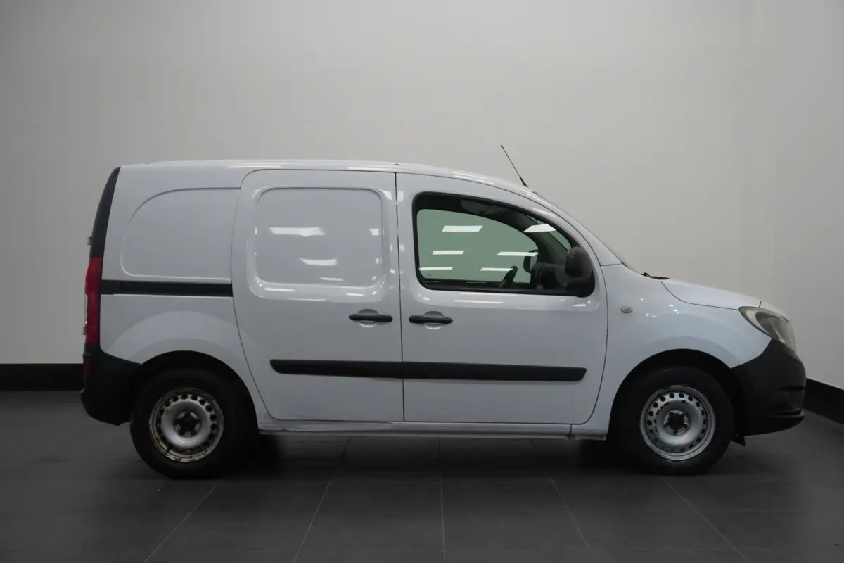 109 CDI 90PK - Airco - Cruise - PDC - € 5.490,- Excl.