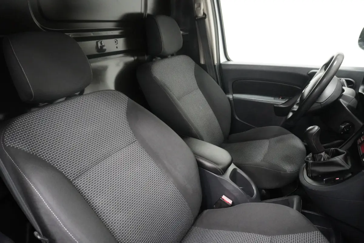 109 CDI 90PK - Airco - Cruise - PDC - € 5.490,- Excl.