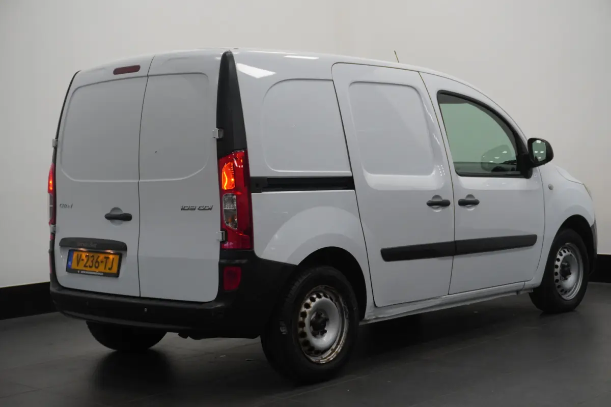 109 CDI 90PK - Airco - Cruise - PDC - € 5.490,- Excl.