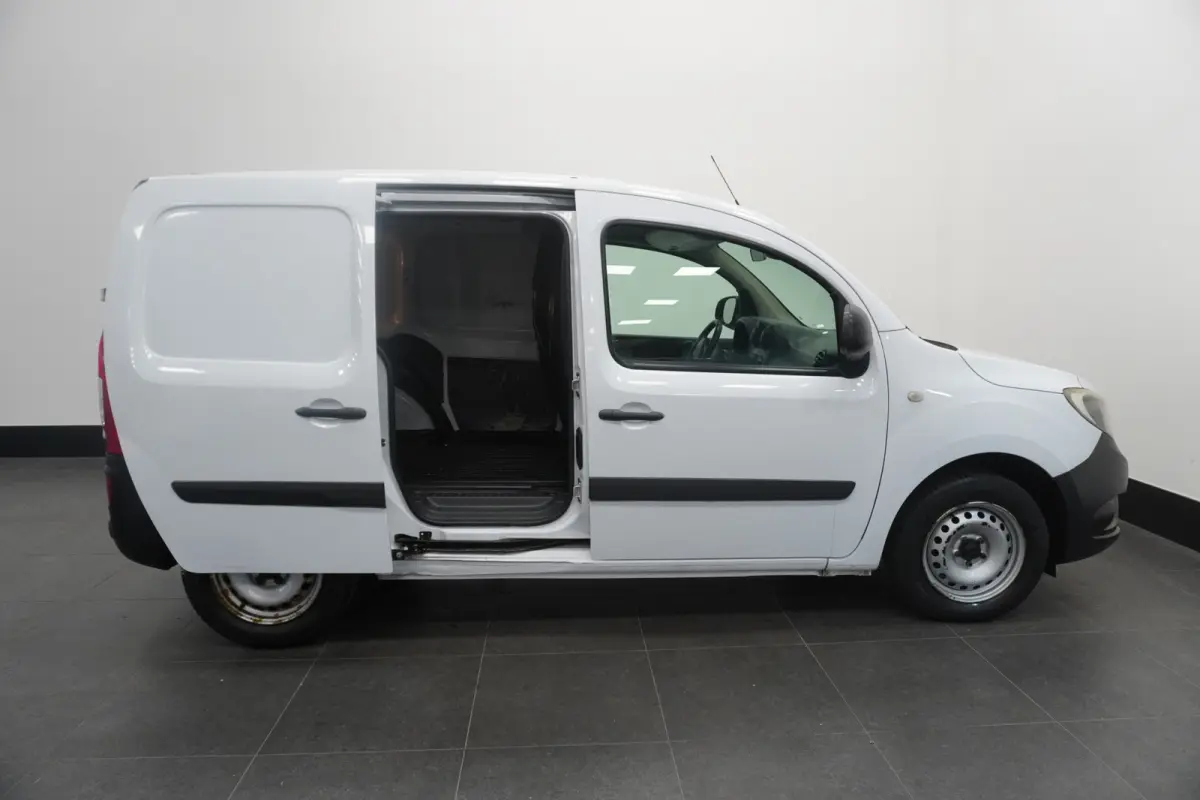 109 CDI 90PK - Airco - Cruise - PDC - € 5.490,- Excl.