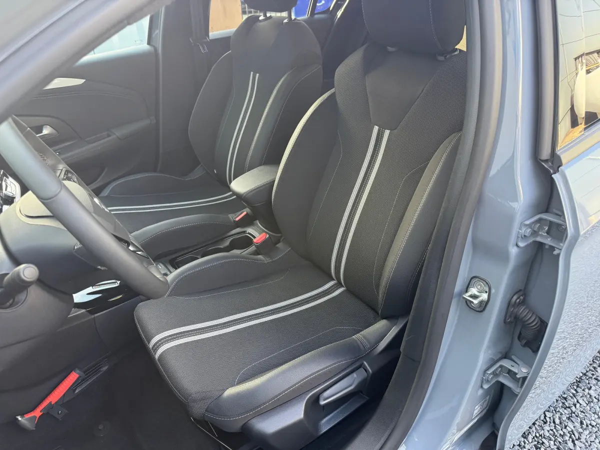 1.2 110 PK Turbo Hybrid GS | ADAPTIEVE CRUISE CONTROL| DODEHOEK DETECTIE| STUUR EN STOELVERWARMING| KEYLESS ENTRY & START| NAVIGATIE| APPLE CARPLAY/ANDROID AUTO| CAMERA + PARKEERSENSOREN| LE