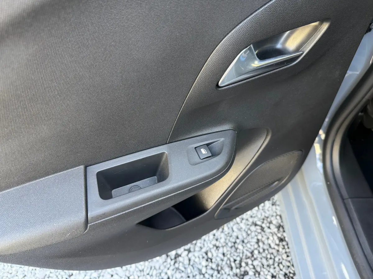 1.2 110 PK Turbo Hybrid GS | ADAPTIEVE CRUISE CONTROL| DODEHOEK DETECTIE| STUUR EN STOELVERWARMING| KEYLESS ENTRY & START| NAVIGATIE| APPLE CARPLAY/ANDROID AUTO| CAMERA + PARKEERSENSOREN| LE