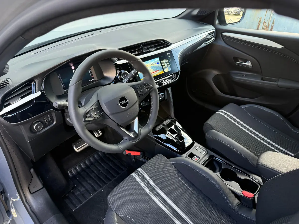 1.2 110 PK Turbo Hybrid GS | ADAPTIEVE CRUISE CONTROL| DODEHOEK DETECTIE| STUUR EN STOELVERWARMING| KEYLESS ENTRY & START| NAVIGATIE| APPLE CARPLAY/ANDROID AUTO| CAMERA + PARKEERSENSOREN| LE