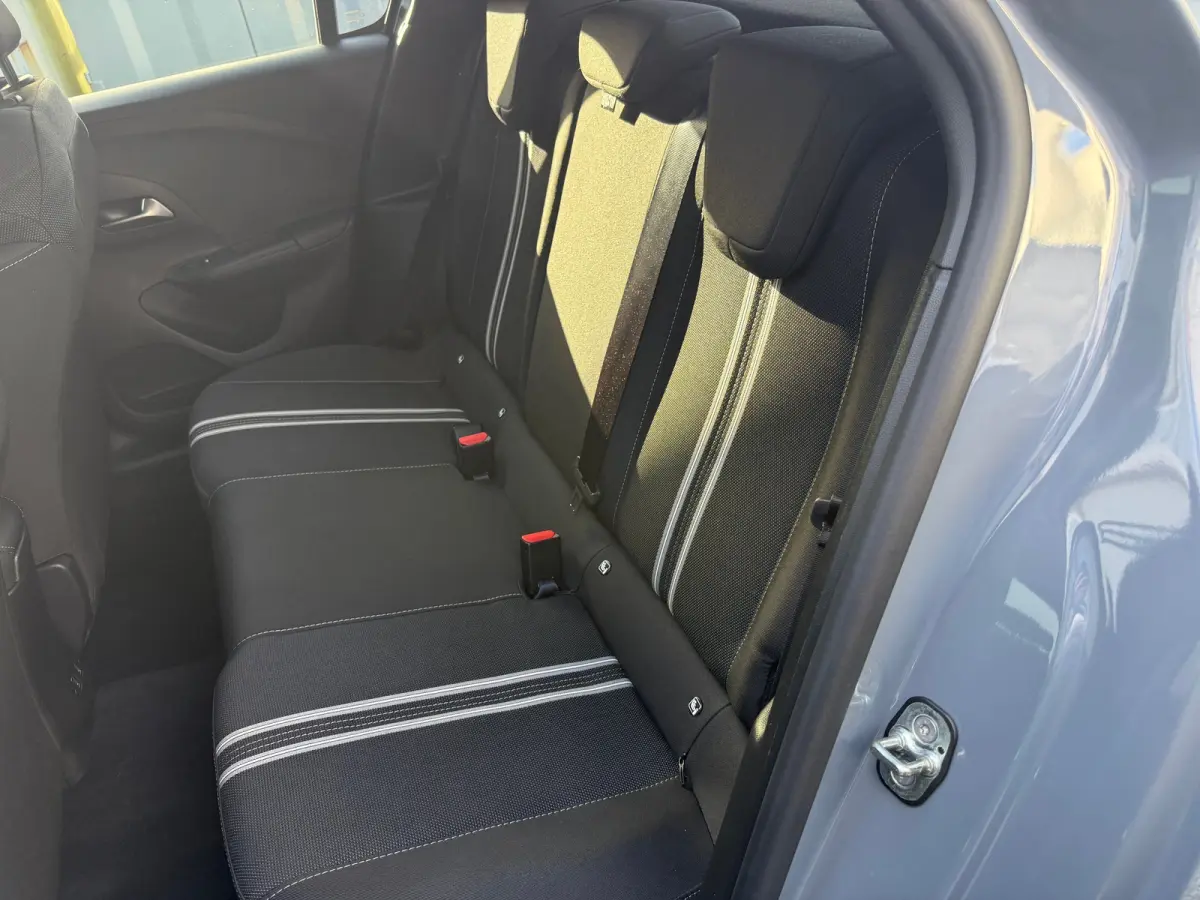 1.2 110 PK Turbo Hybrid GS | ADAPTIEVE CRUISE CONTROL| DODEHOEK DETECTIE| STUUR EN STOELVERWARMING| KEYLESS ENTRY & START| NAVIGATIE| APPLE CARPLAY/ANDROID AUTO| CAMERA + PARKEERSENSOREN| LE