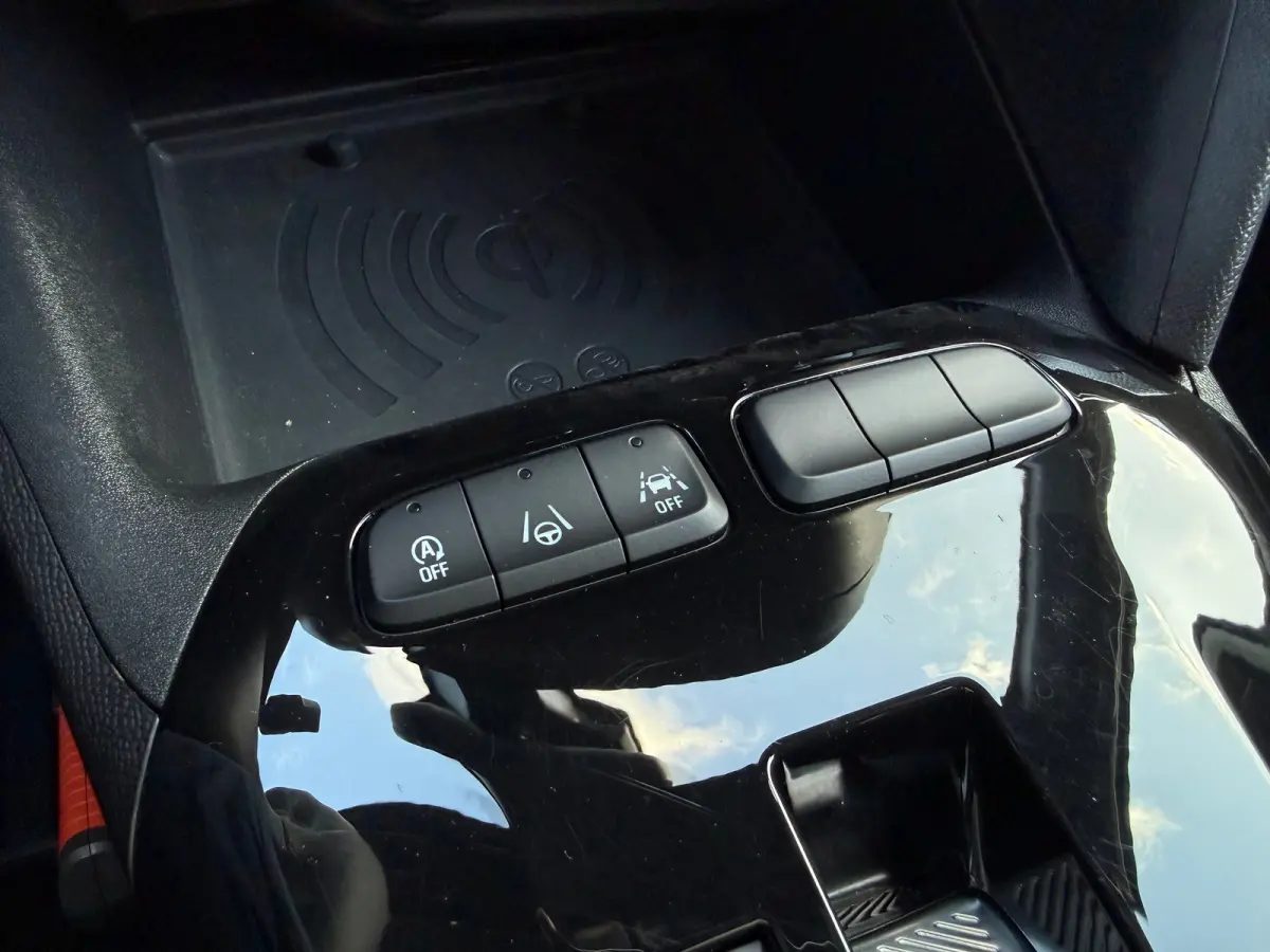 1.2 110 PK Turbo Hybrid GS | ADAPTIEVE CRUISE CONTROL| DODEHOEK DETECTIE| STUUR EN STOELVERWARMING| KEYLESS ENTRY & START| NAVIGATIE| APPLE CARPLAY/ANDROID AUTO| CAMERA + PARKEERSENSOREN| LE