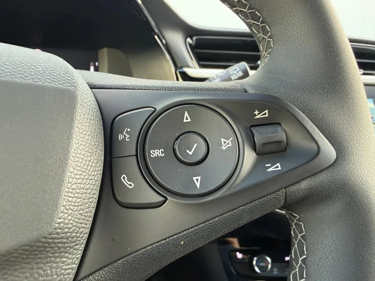 1.2 110 PK Turbo Hybrid GS | ADAPTIEVE CRUISE CONTROL| DODEHOEK DETECTIE| STUUR EN STOELVERWARMING| KEYLESS ENTRY & START| NAVIGATIE| APPLE CARPLAY/ANDROID AUTO| CAMERA + PARKEERSENSOREN| LE