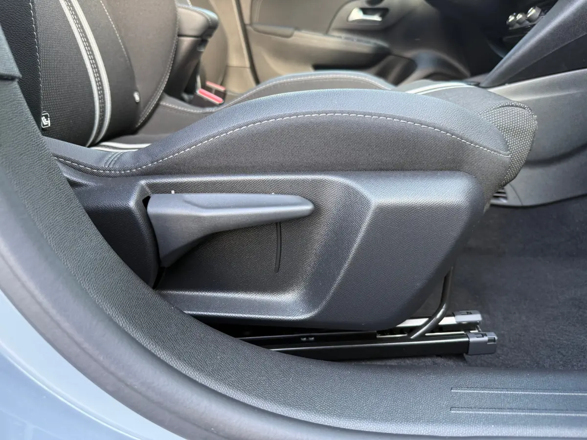 1.2 110 PK Turbo Hybrid GS | ADAPTIEVE CRUISE CONTROL| DODEHOEK DETECTIE| STUUR EN STOELVERWARMING| KEYLESS ENTRY & START| NAVIGATIE| APPLE CARPLAY/ANDROID AUTO| CAMERA + PARKEERSENSOREN| LE