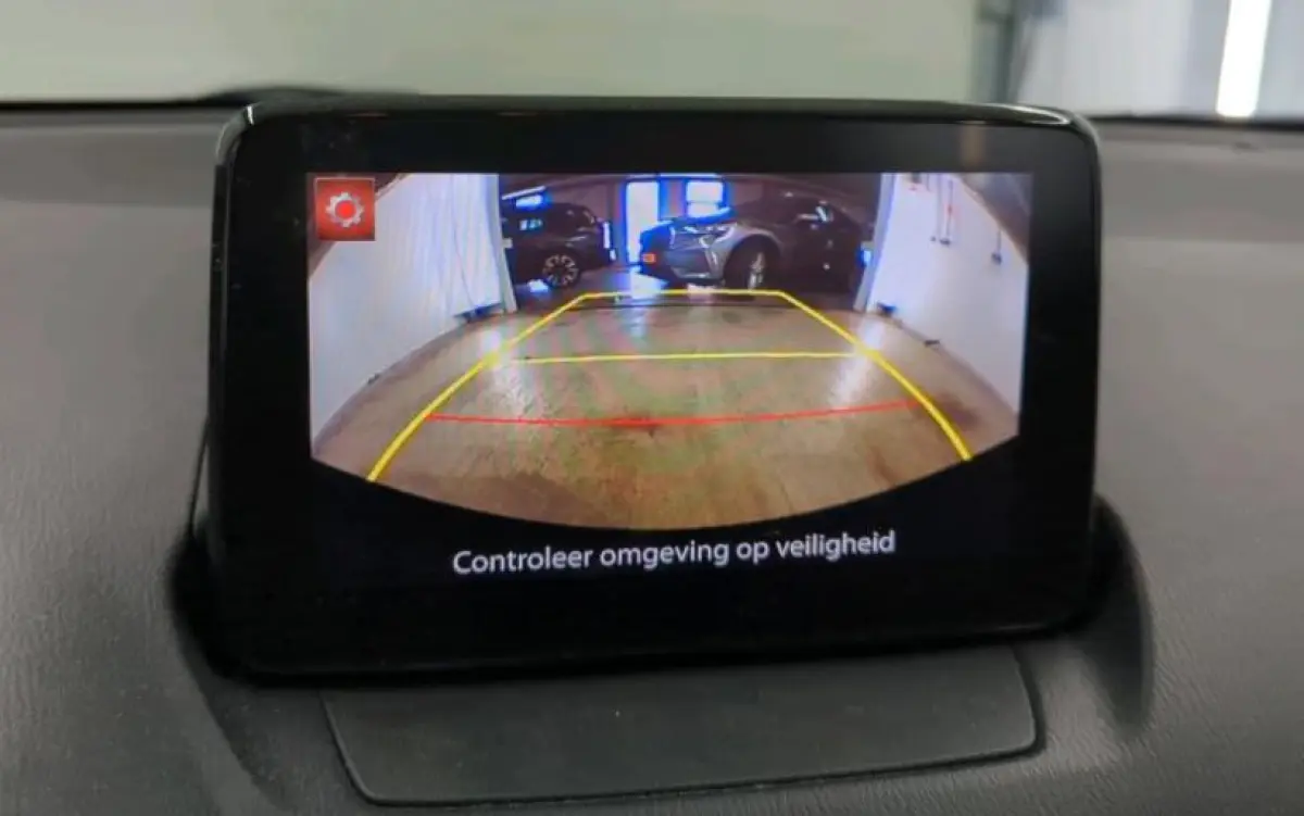1.5 Automaat Skyactiv-G Comfort / Pdc+Camera / 5drs./ Airco / Radio-multimedia / Lmvelgen /
