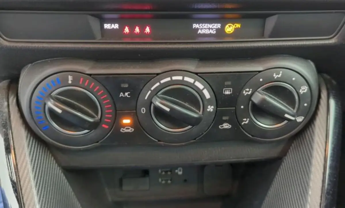 1.5 Automaat Skyactiv-G Comfort / Pdc+Camera / 5drs./ Airco / Radio-multimedia / Lmvelgen /