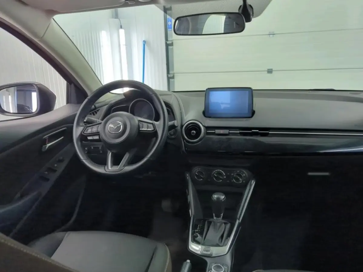 1.5 Automaat Skyactiv-G Comfort / Pdc+Camera / 5drs./ Airco / Radio-multimedia / Lmvelgen /