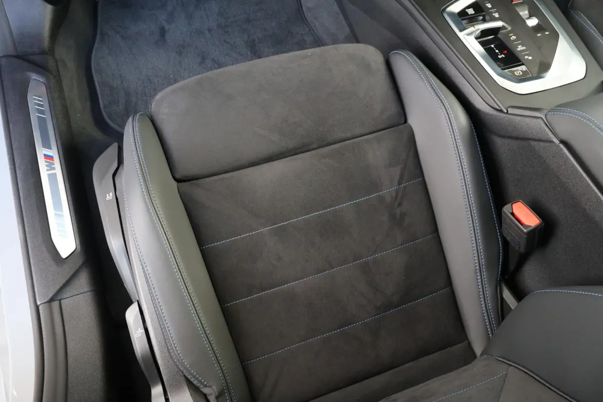 120 M Sport Design Edition | Sportpakket Pro | Panorama Dak | Invidual Nardo Grey | 19'' LM | Comforttoegang | Harman Kardon | Achteruitrijcamera | PDC |