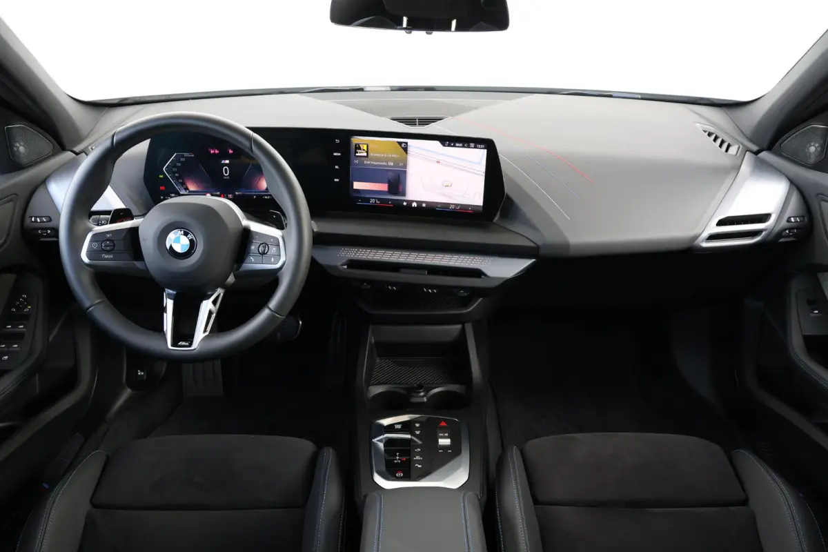 120 M Sport Design Edition | Sportpakket Pro | Panorama Dak | Invidual Nardo Grey | 19'' LM | Comforttoegang | Harman Kardon | Achteruitrijcamera | PDC |