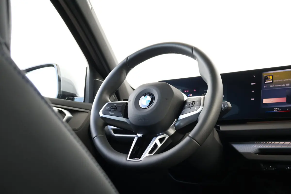 120 M Sport Design Edition | Sportpakket Pro | Panorama Dak | Invidual Nardo Grey | 19'' LM | Comforttoegang | Harman Kardon | Achteruitrijcamera | PDC |