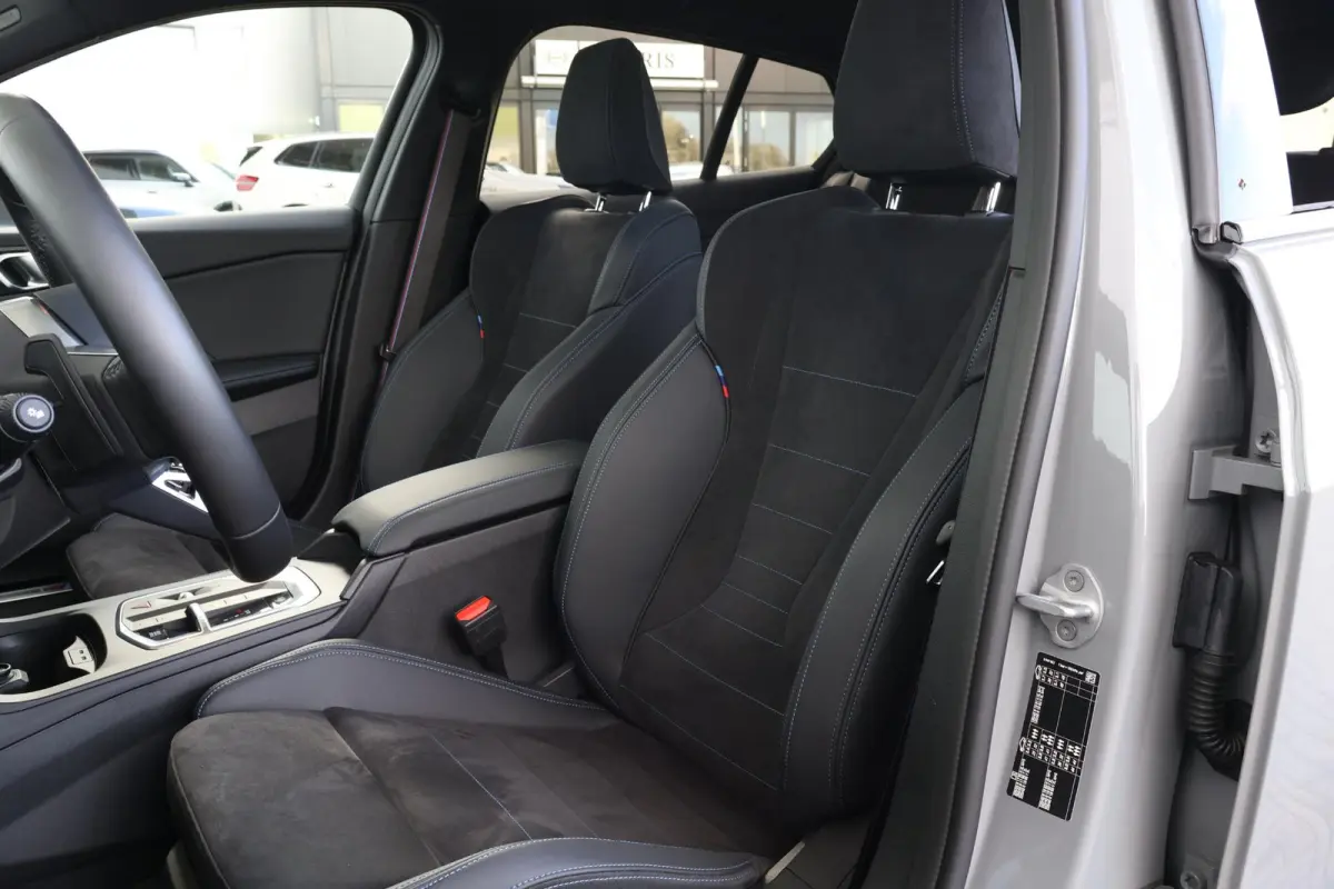 120 M Sport Design Edition | Sportpakket Pro | Panorama Dak | Invidual Nardo Grey | 19'' LM | Comforttoegang | Harman Kardon | Achteruitrijcamera | PDC |